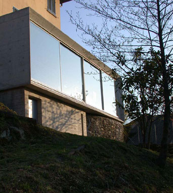 Trasformazione e ampliamento
di una casa sul Lago di Muzzano, Svizzera
